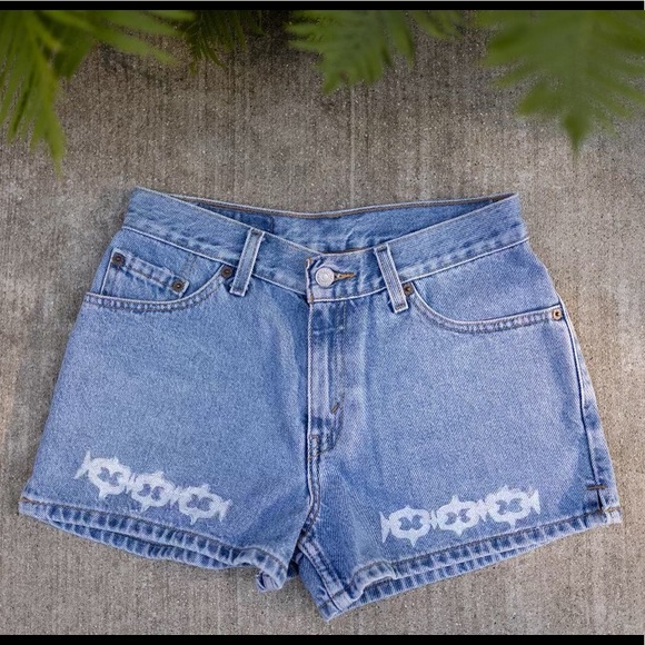 ✹ Hand printed Levi denim shorts ✹ - Picture 2 of 3